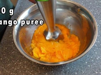 step1: 芒果400克攪拌成茸