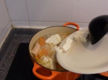 step9: 20-30分鐘後加入豆腐