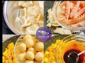 step4: 放入豬皮魷魚魚蛋，加雞湯，煮滾，加調味料煮約5分鐘