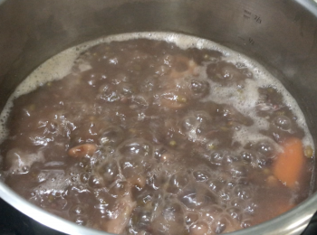 step5: 開蓋大火再煮5分鐘，加鹽調味