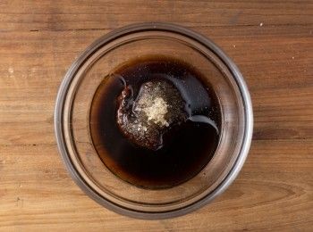 step1: 首先把醬料的<span class="group_1">食材</span>均勻混合備用。