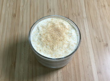 step4: 最後抹平忌廉，鋪上一層薄薄的餅碎，冷藏3-4個小時