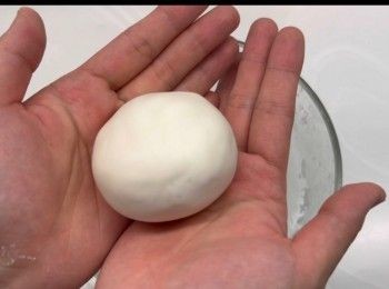 step5: 將麵團平均地分成三件，搓圓