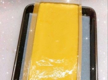 step10: 最後，在慕絲面舖滿芒果粒作裝飾，即可