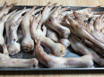 step2: 瀝乾麥芽糖水，放冷藏風乾3小時以上，直至表面完全乾燥