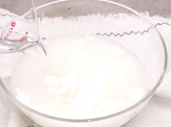 step2: 將粘米粉、白砂糖及室溫水拌勻至無顆粒