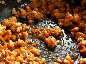 step4: 加入所有調味道拌炒均勻。