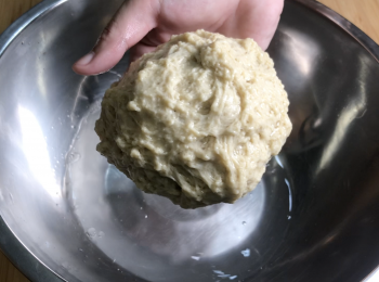 step3: 換水搓洗5-6次，直至洗出來的水清澈為止