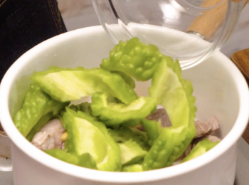 step6: 將材料都倒入鍋
Put all the ingredients into the bowl.