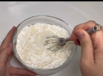 step7: 準備炸漿，將所有<span class="group_2">炸漿材料</span>混合在一起。