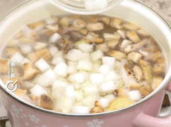 step7: 下肉粒及瓜粒
Add meat and melon.