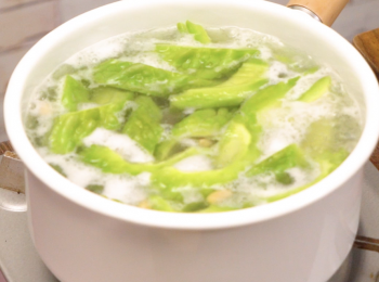 step8: 大火煲至水滾
Cook it until the water is boiled in big heat.