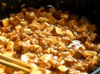 step7: 打開鍋蓋加入太白粉水勾芡，最後用鹽與糖調整即可