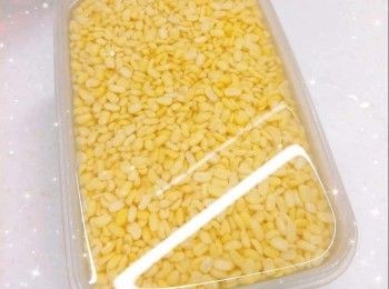 step2: 將綠豆邊洗淨（清洗3次至乾淨），用水（材料以外的水；水量需蓋過綠豆邊）浸過夜