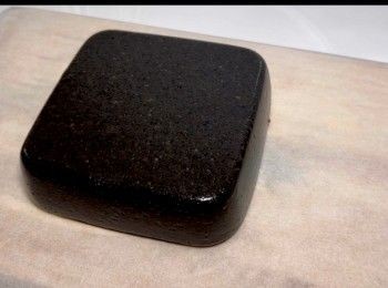 step12: 蒸熟後，取出黑芝麻糕放至完全涼透，就可以很容易脫模。