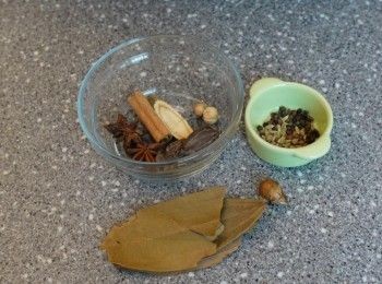 step1: 香料洗淨備用