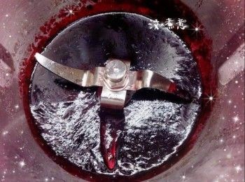 step2: 將溫度調至"100°"和轉速調至"1檔"，翻炒至所需的濃稠度（約30-40分鐘；如果醬的濃稠度尚未足夠，可繼續餘下的時間和程序；如果醬太濃稠，可加水煮沸稀釋）