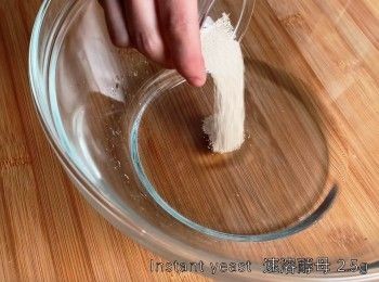 step1: 加入水＋酵母