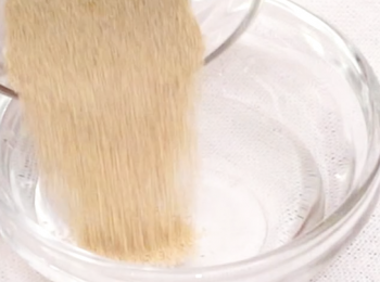 step1: 酵母與溫水拌勻備用