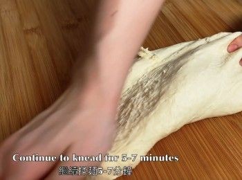 step7: 繼續揉麵約5-7分鐘