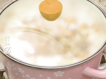 step8: 中火滾15分鐘，完成
Boil over medium heat for 15 minutes. Done.