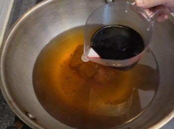 step4: 放入所有調味料煮滾