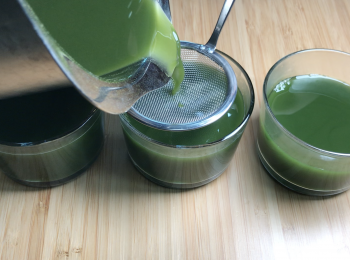 step3: 過篩，撈起氣泡