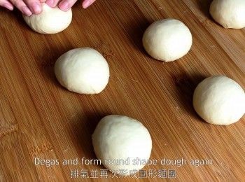 step9: 排氣並再次形成圓形麵團