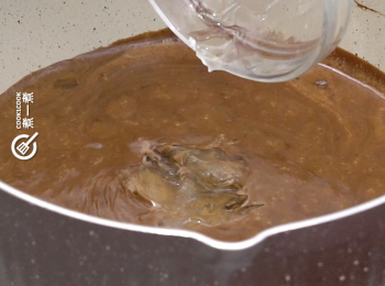 step10: 加入魚膠片煮溶後熄火
Add softened gelatin sheet and turn off heat.