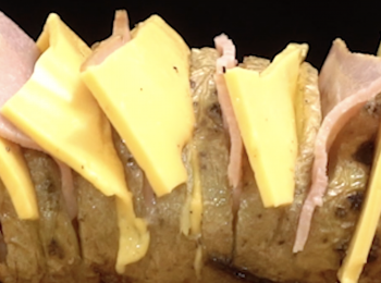 step7: 取出薯仔，將煙肉及芝士放在薯仔的間隙
Take out potato. Add cheese and bacon inside the gaps.