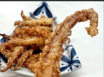 step9: 瀝乾油份，即可上碟。
灑上適量的紅椒粉、椒鹽和白胡椒粉，即可享用。