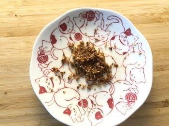 step2: 先把陳皮浸軟、去囊，蒸至軟身後切末。