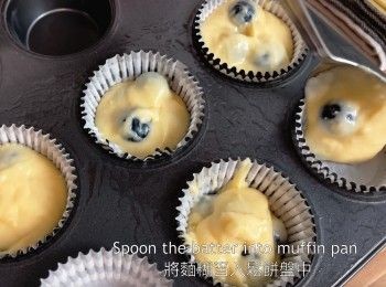 step13: 將麵糊舀入鬆餅盤中