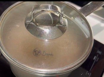 step3: 熄火後，蓋上煲蓋，焗13至15分鐘，直至幾乎所有西米變成透明狀態就可以了。萬萬不要焗超時，否則西米會變得太淋，不好吃。