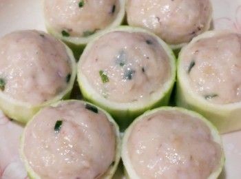 step2: 釀好後放上蒸碟，大火蒸15分鐘