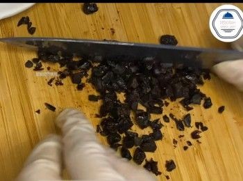 step3: 豆豉切碎備用。