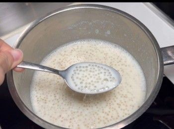 step9: 將西米攪勻；試味，如果不夠甜，可以加入適量的砂糖調味。