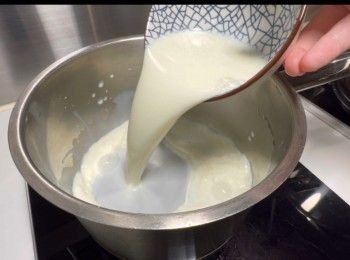 step6: 準備一個煲，倒入牛奶