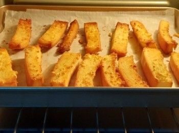 step2: 預熱氣炸鍋180度5分鐘，氣炸180度7～10分鐘，反轉一樣溫度氣炸3分鐘，取出放涼可享用