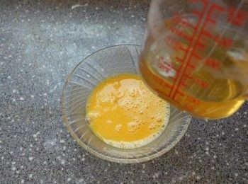 step3: 打散後加入日式高湯