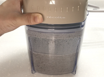 step2: 將所有材料加攪拌機，攪拌均勻，過篩