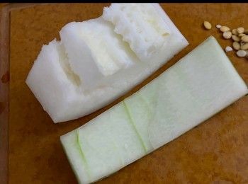 step3: 冬瓜籽解肺毒 ， 越大粒越硬越好， 要壓碎。
