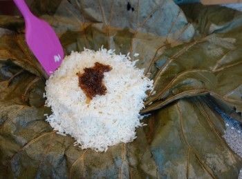 step3: 白米洗淨後 拌入2湯匙乾蔥蓉及少許鹽