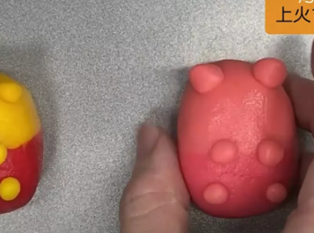 step5: 將烤箱加熱至上火155/下火140，烤焙25分鐘即可出爐。