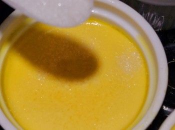 step4: 氣炸130度25分鐘，取開錫紙，係布丁面灑上一層砂糖，氣炸200度5分鐘完成，如想濃面d可用同樣溫度氣炸多幾分鐘8