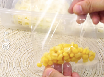 step5: 將所有<span class="group_1">食材</span>分裝至小膠袋中，方便儲存