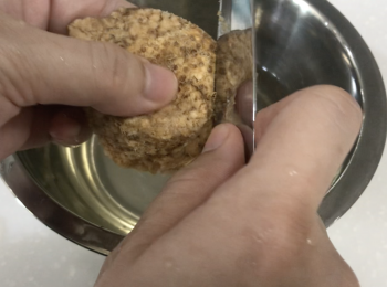 step3: 陳皮用水洗淨，浸泡至軟，刮掉果囊