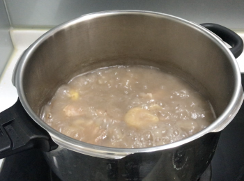 step5: 開蓋後再大火煮沸後，再煮5-10分即可