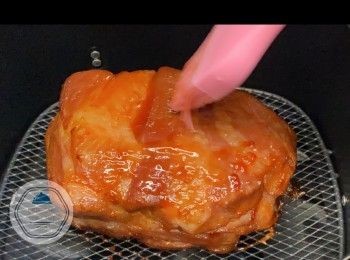 step6: 塗上蜜糖/糖漿後，每邊再以攝氏180度焗5分鐘