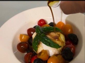 step6: 然後淋上沙律油便成。



想知道更多食譜，可去我 Facebook 專頁。
For more recipes, please go to my Facebook
page:
https://m.facebook.com/carlineki/